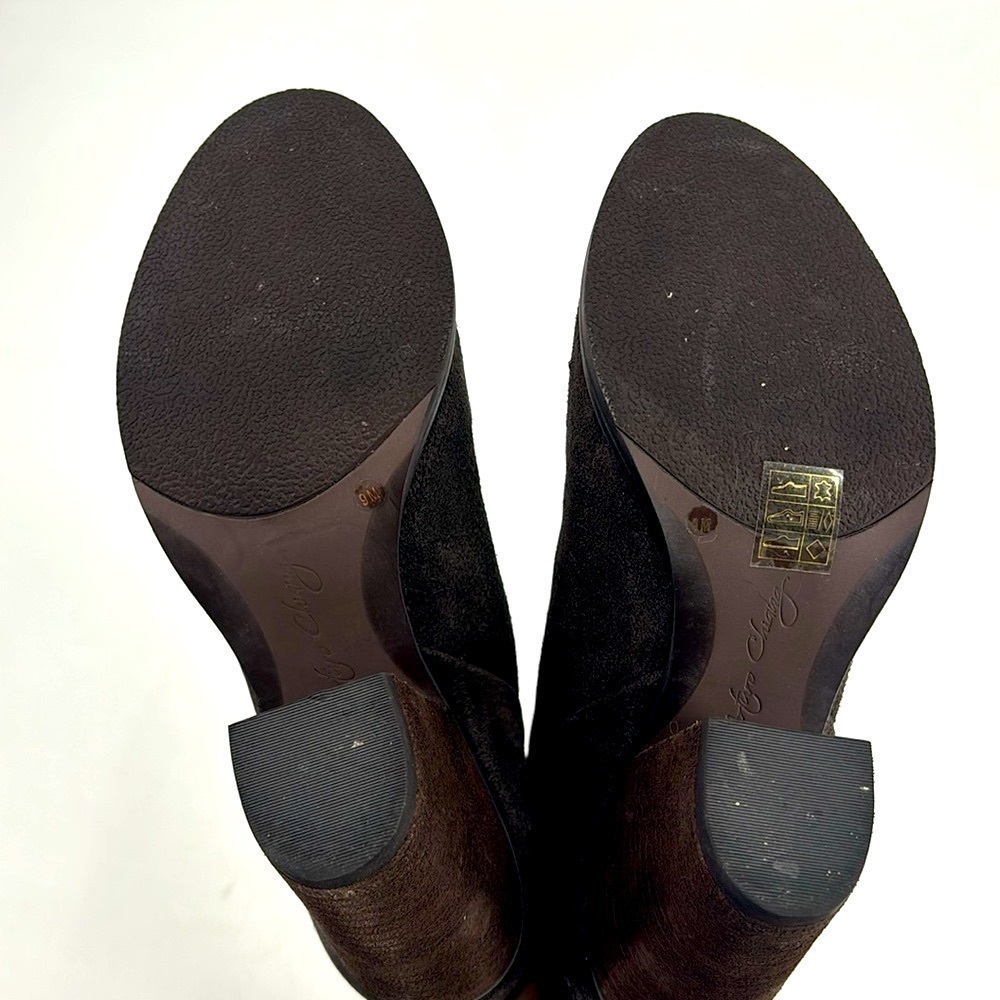 UEC Arturo Chiang brown/ green suede heeled booties with box worn once - Picture 7 of 9